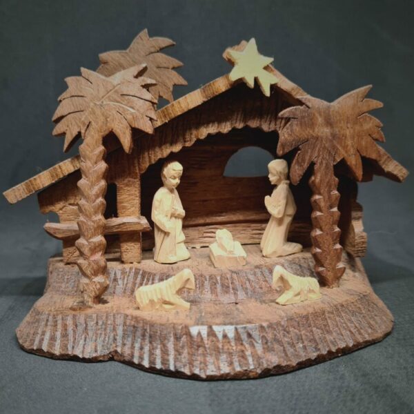 Crèche nativite en bois palissandre avec des santons blancs
