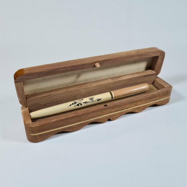 Plumier et stylo en bois de pin 16 cm