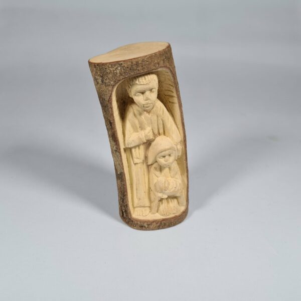 Statuette Crèche Joseph Marie et jesus en bois brut fanazava, bois endémique et médicinal de Madagadcar