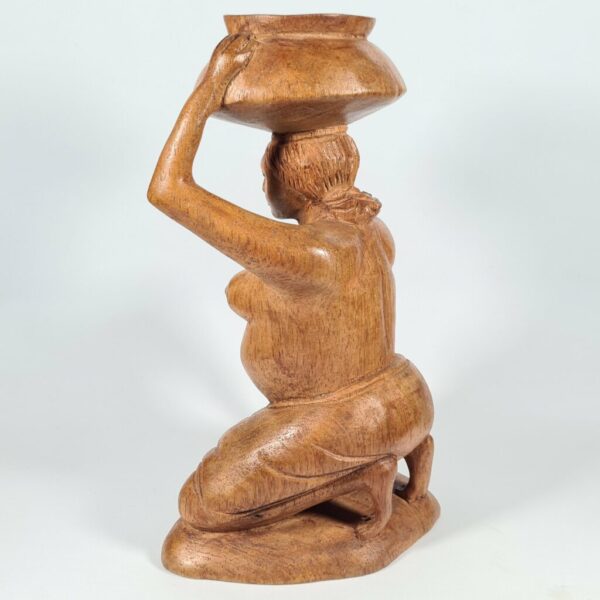 Statuette femme assise en bois de palissandre 22 cm – Image 2
