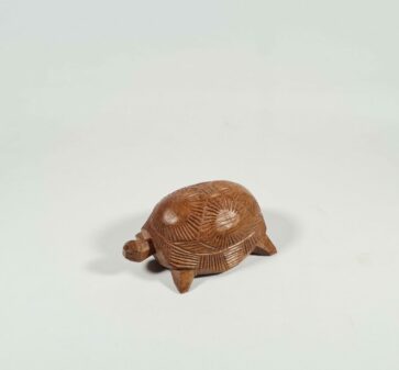 Tortue en bois palissandre T1