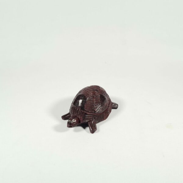 Tortue en bois sombre