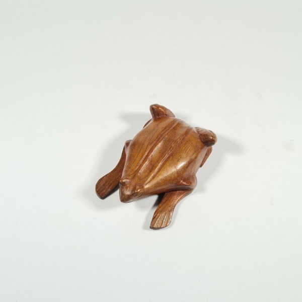 Petite grenouille en bois palissandre