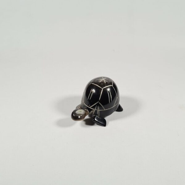 Petite Tortue en corne de zébu 4cm – Image 2
