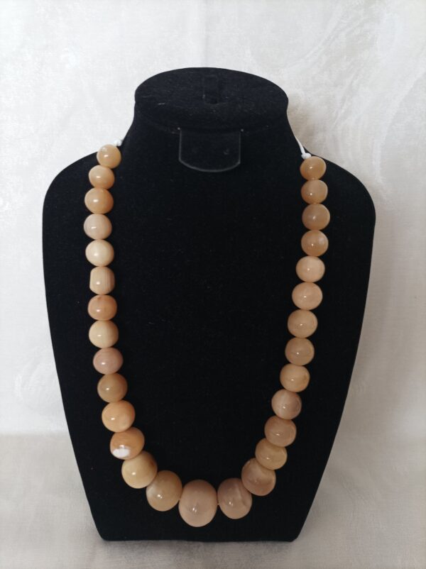 Collier boules en corne naturelle de zebu