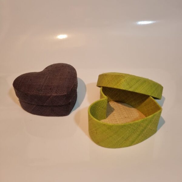 Boîte Cœur en Raphia Tressé - Rangement Artisanal