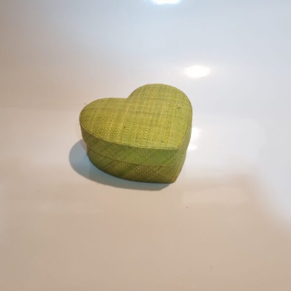 Boîte Cœur en Raphia Tressé - Rangement Artisanal