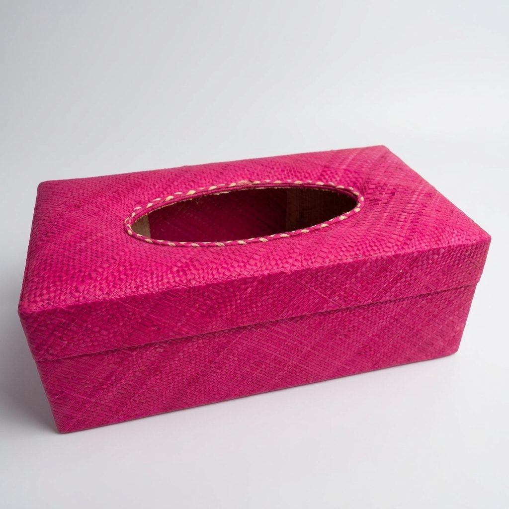 Boîte à Mouchoirs Artisanale en Raphia Naturel Enhanced.jpg Boîte à Mouchoirs Artisanale en Raphia Naturel