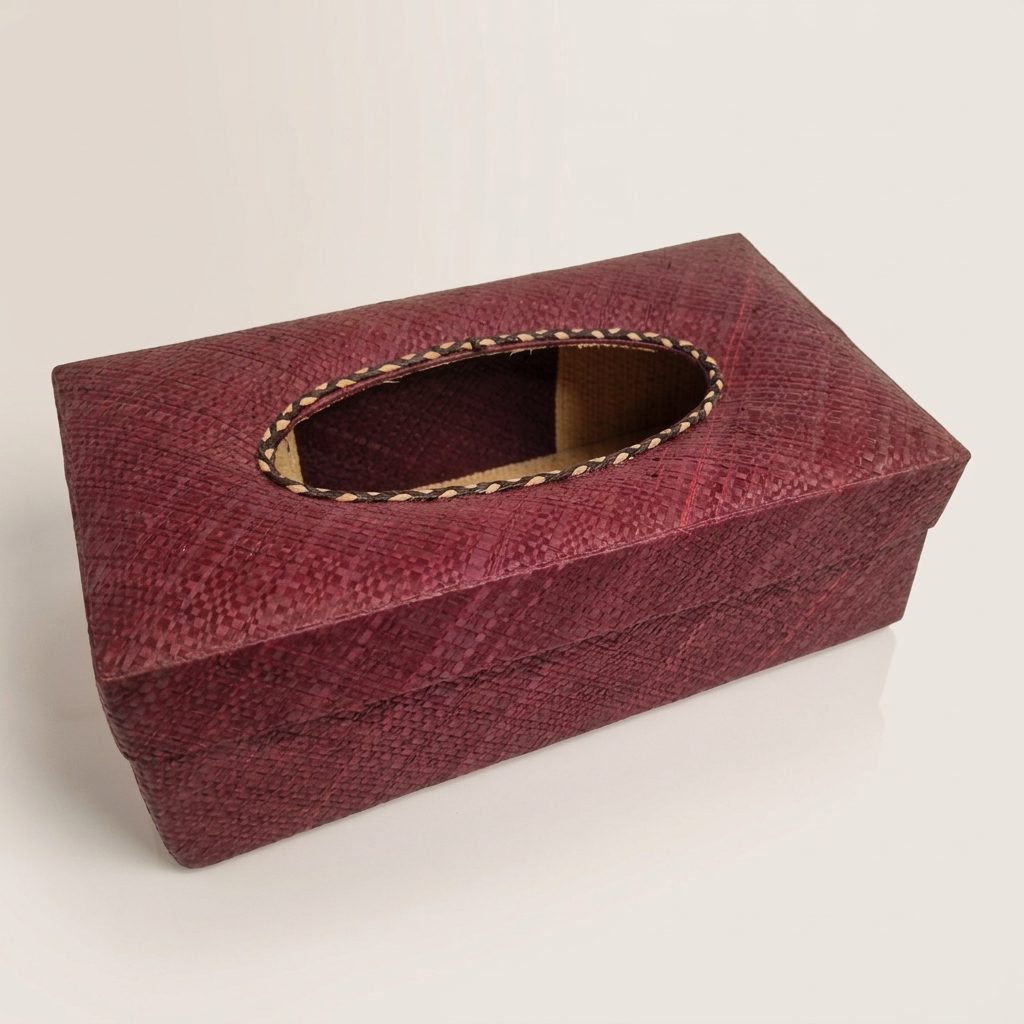 Boîte à Mouchoirs Artisanale en Raphia Naturel Enhanced.jpg Boîte à Mouchoirs Artisanale en Raphia Naturel