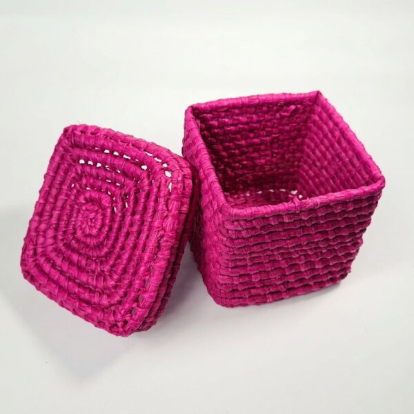 Boîte tissée en raphia - Fuschia - 9x9x9cm
